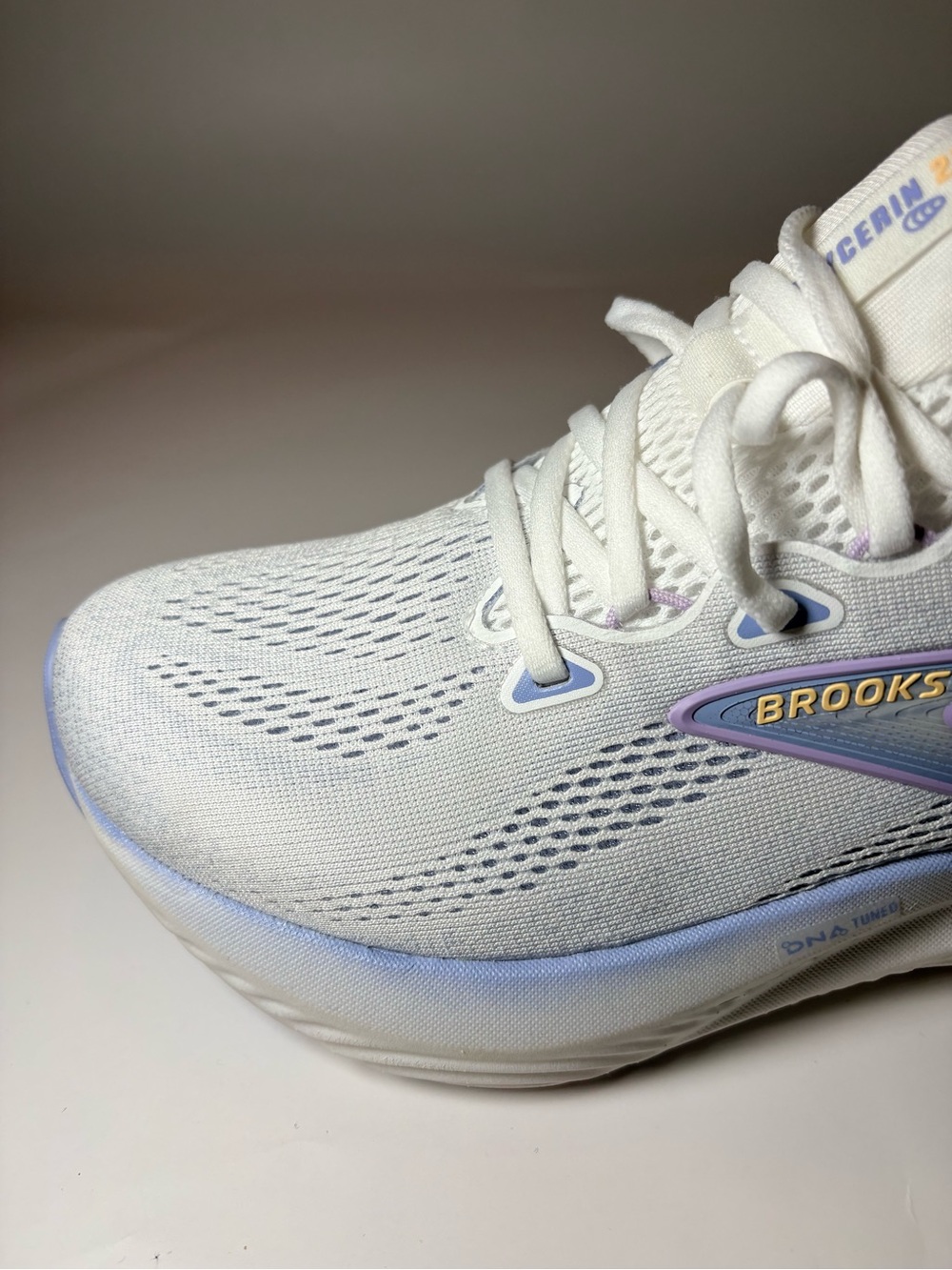 Brooks Glycerin 22 Women’s White Running Shoes with Iridescent Purple-Blue - Picture 5 of 16